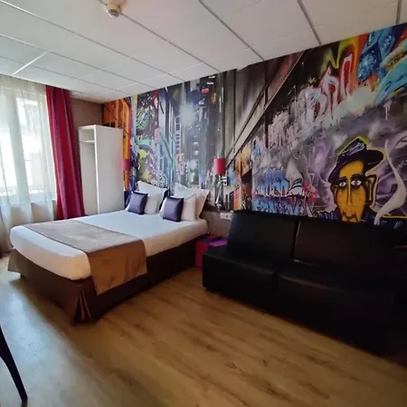 Отель The Originals Boutique, De L'univers, 3*