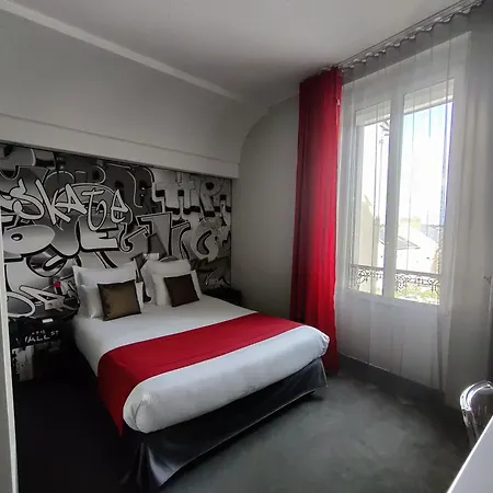 Отель The Originals Boutique, De L'univers, 3*