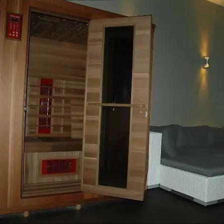 The Originals Boutique, De L'univers, Монлюсон