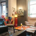 The Originals Boutique, De L'univers, 2*