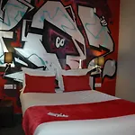 The Originals Boutique, De L'univers, 2*