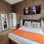 The Originals Boutique, De L'univers, Hotel 2*