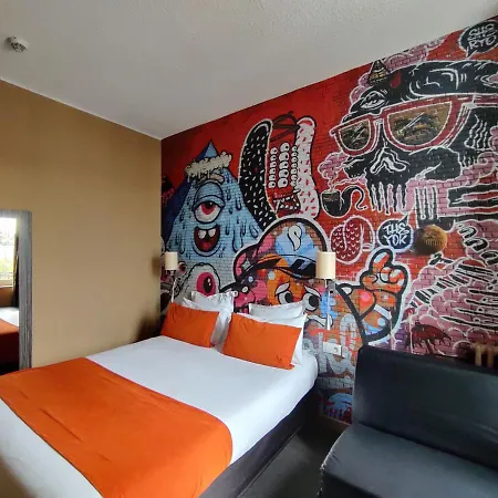 The Originals Boutique, De L'univers,