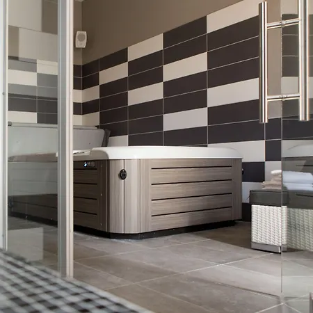 The Originals Boutique, De L'univers, 2*